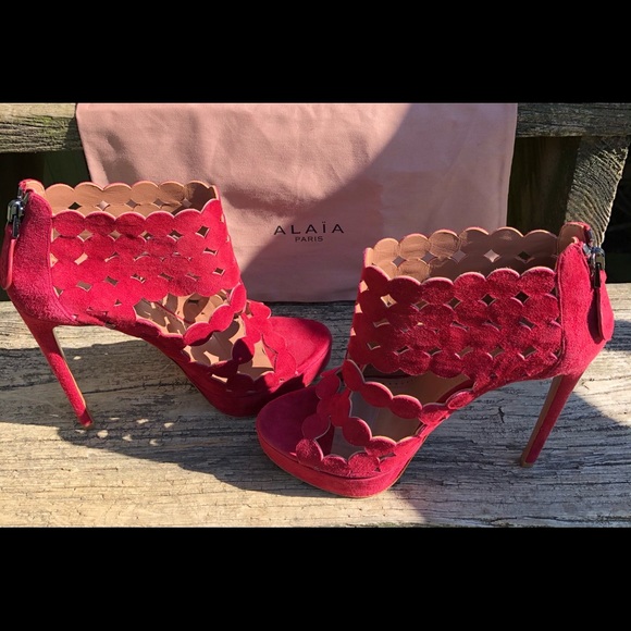 Alaia Red Suede Scalloped CutOut Heel,Size-38.5 - Picture 15 of 16